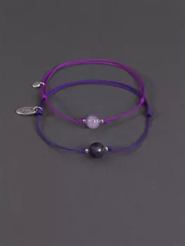 Парные браслеты на нити из аметиста