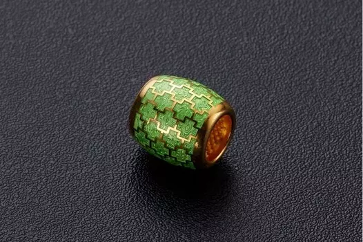 Бусина «Крестовый узор» с зеленой эмалью