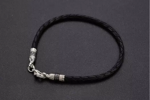 Кожаный браслет, плетеный вручную. Серебро с родиевым покрытием.