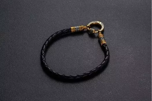 Кожаный браслет с переходником.