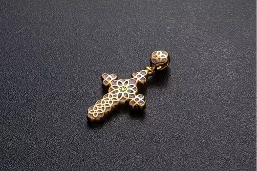 Крест с цветком лилии, розовой эмалью