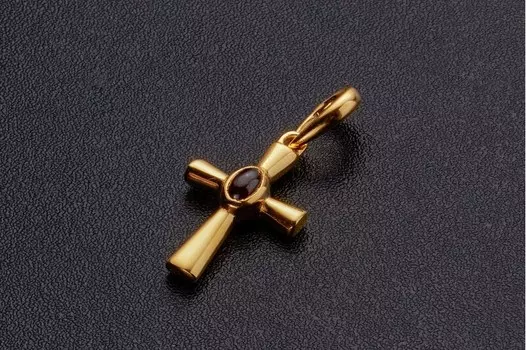 Маленький крест с гранатом, кабошон