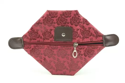 Косметичка на молнии цвет бордовый узор розы