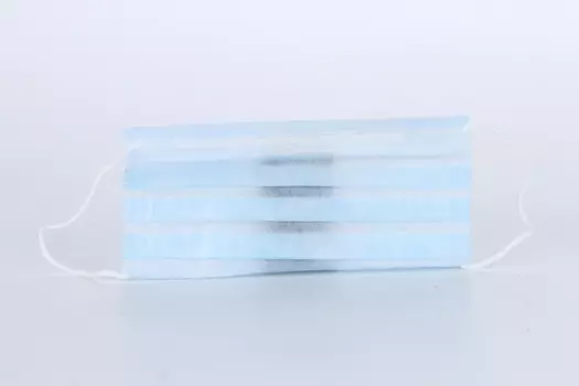 Маска однораз на резинках