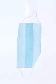 Маска однораз трехслойная