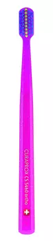 Ортодонтическая щетка с "углублением", малиновая Curaprox