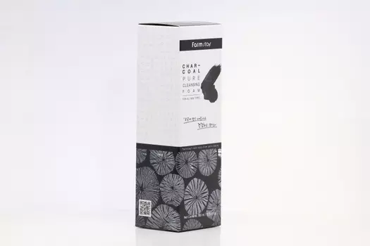 Пенка Farm Stay очищающая с древесным углем 180 мл