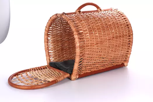 Переноска ЗООМАРК д/кошек из лозы с матрасом Л30012