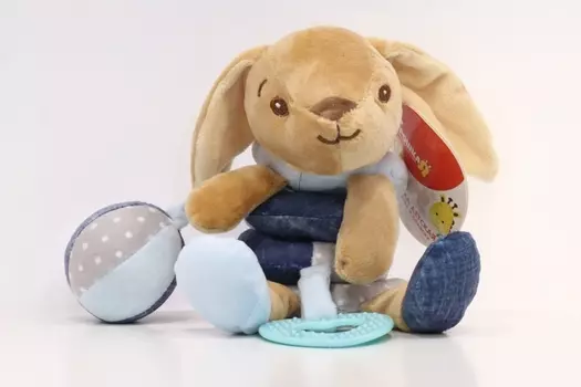 Растяжка - спираль мягкая с погремушкой на кроватку/коляску «Зайчик Пуша»