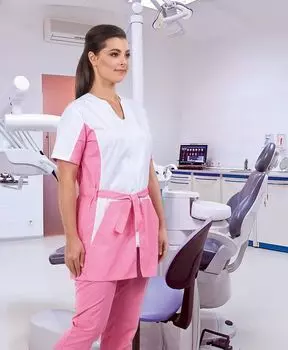 Рубашка AVA Люцина медицинская р 104-108 (158-164), белая/розовая