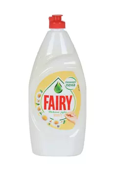 Средство для посуды Fairy нежные ручки ромашка и витамин Е 900 мл