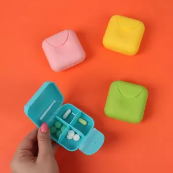 Таблетница ONLITOP 4 секции 7х7х3,5 см цвет МИКС