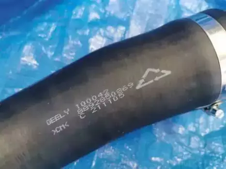 2074127000 ПАТРУБОК ИНТЕРКУЛЕРА SX11 GEELY