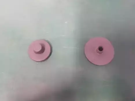 5017049200 КРЮК КРЕПЛЕНИЯ ВОДИТЕЛЬСКОГО КОВРА GEELY