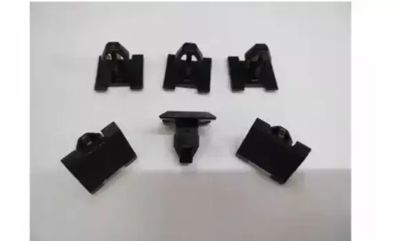 клипса крепления накладки порога!\ MB W208 2.3 97-02 170 988 07 78