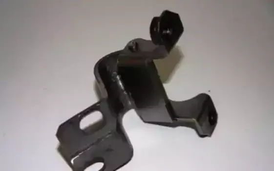 петля капота!\ Lada 2121-21214 21210-8407010-01