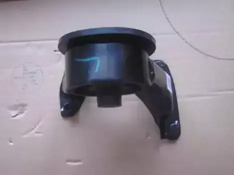 Подушка крепления двигателя GEELY 1064001148