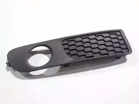 Решетка бампера VOLVO 30655930