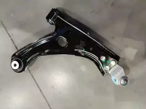 Рычаг подвески GEELY 4017022200 слева передняя ось