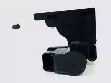 U0528268 Замок багажника UKORAUTO