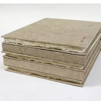 Альбом для акварели KHADI PAPERS 21х26 см 32 л 210 г 100% хлопок, крупнозернистая, твердая обложки