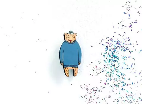 Брошь "COREYAGI" Медведь в свитере
