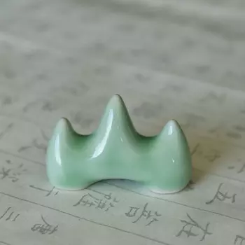 Подставка для кистей "Маленькая гора" цвет: бледно-зеленый