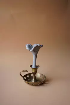 Свеча "Гриб Лисичка" серого цвета