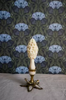 Свеча "Гриб Сморчок" белого цвета