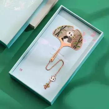 Закладка для книг с подвеской "Панда с бамбуковой корзинкой" (металл)