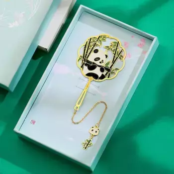 Закладка для книг с подвеской "Панда в бамбуковой роще" (металл)