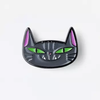 Значок эмалированный "Кошка с клыками"