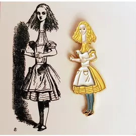 Значок эмалированный "Высокая Алиса"