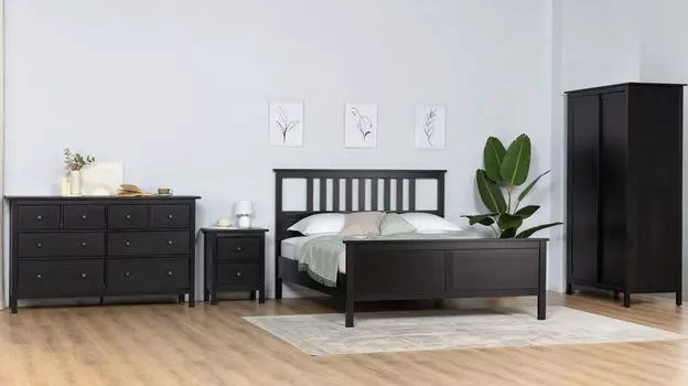 Cпальня с комодом Terek из массива сосны, цвет Черный