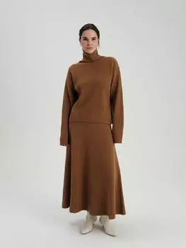 Коричневый шерстяной свитер