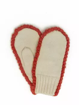 Молочные варежки с красной обвязкой