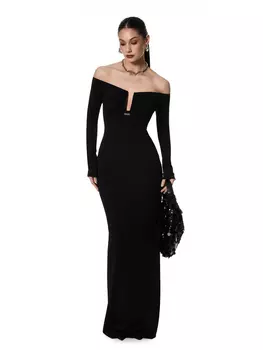 Платье с акцентным декольте