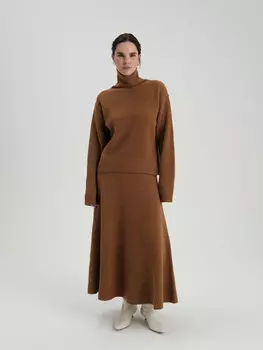 Коричневый шерстяной свитер