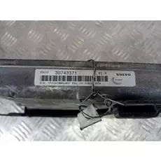 Блок управления двигателем Volvo S40 V40 2