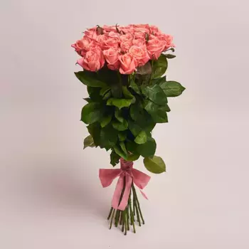 Букет 25 коралловых роз 50 см, Россия