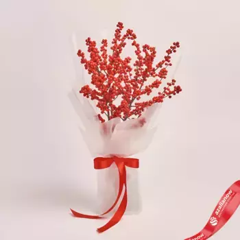 Букет из 3 илексов в прозрачной упаковке