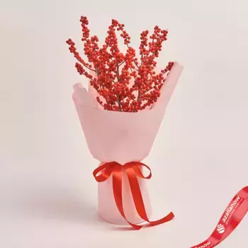 Букет из 3 илексов в розовой упаковке