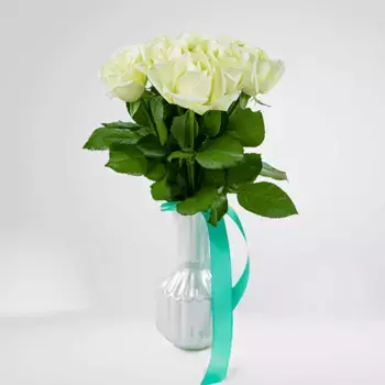 9 белых роз 50 см, Россия