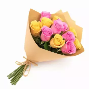 Букет девочке из 5 розовых и 6 желтых роз в крафте