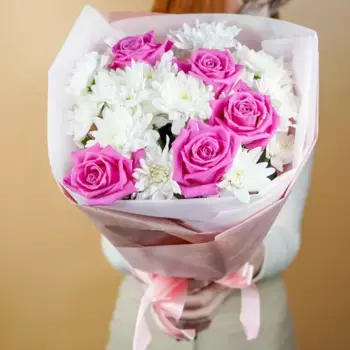 Букет и роз и хризантем «Объятие»