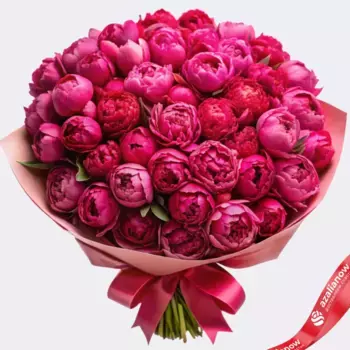 Букет из 101 малинового пиона в крафте