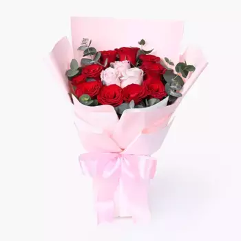 Букет из 10 красных и 3 розовых роз «Таисия»