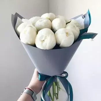 Букет из 11 белых пионов «Вкусное мороженое»