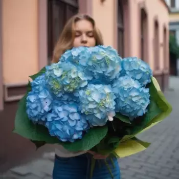 Букет из 11 голубых гортензий