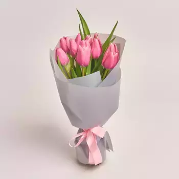 Букет из 11 розовых тюльпанов в серой пленке
